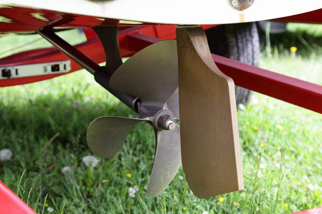Stern drive 4 blades motor boat propeller and Steering rudder ba
